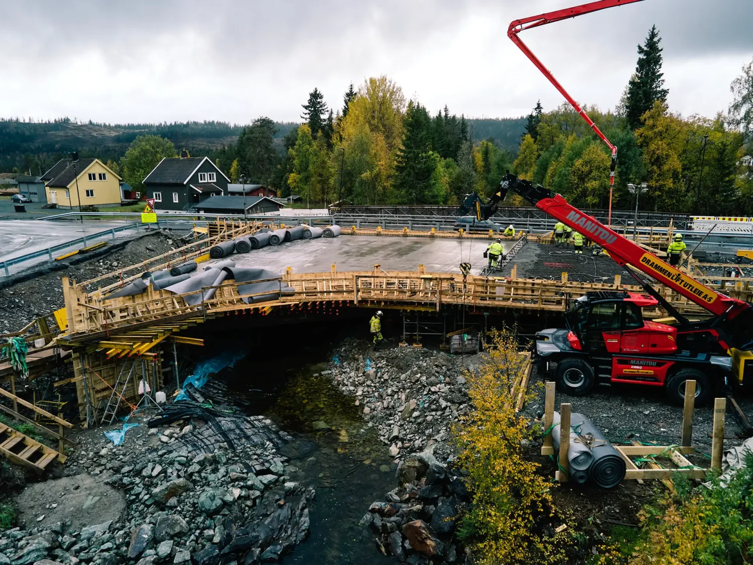 E134 Høydalsmo, Ofte bru